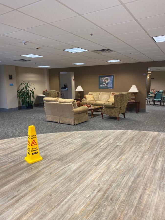 Collins Inn & Suites 外观 照片