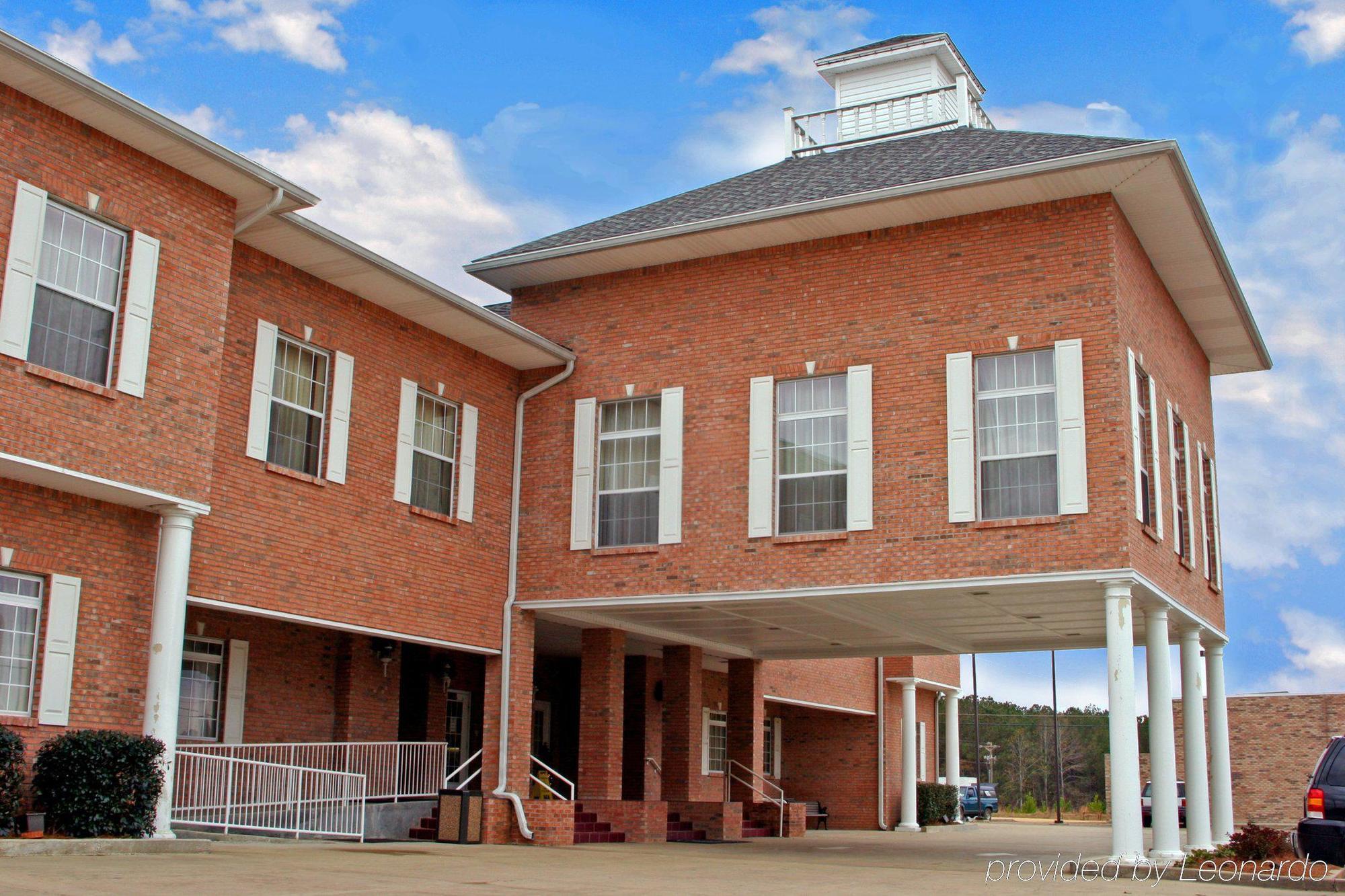 Collins Inn & Suites 外观 照片