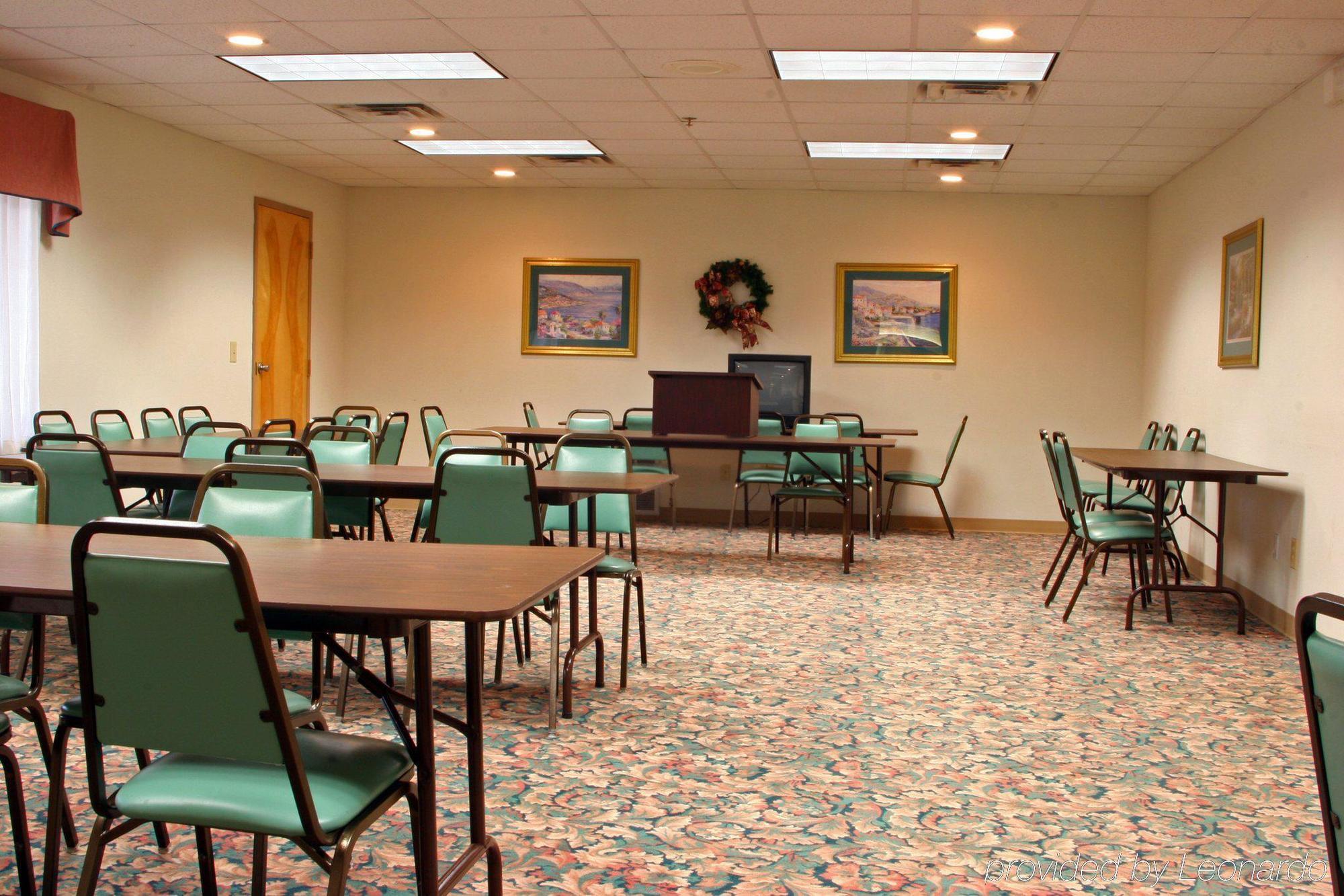 Collins Inn & Suites 设施 照片